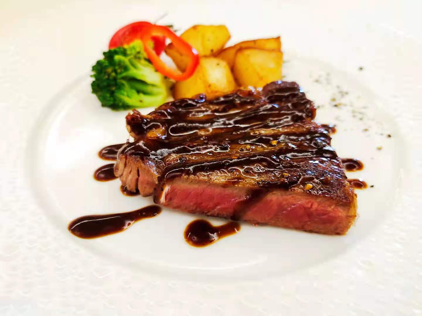 原價78元的牛排套餐只賣8.88元，吃起來就是個這？！